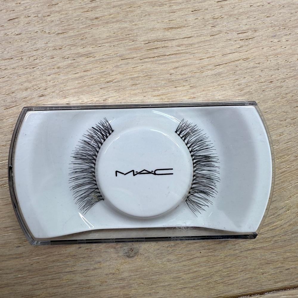 MAC Cosmetics False Eyelashes - Black D19